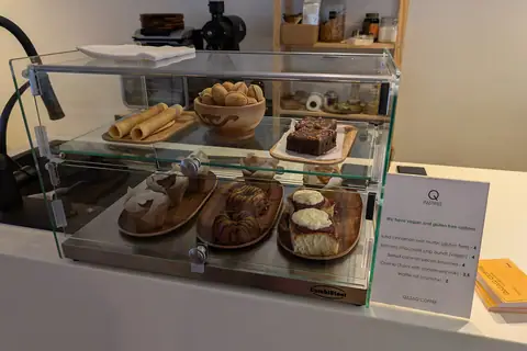 Roni's Bagel Bakery & Café photo 4